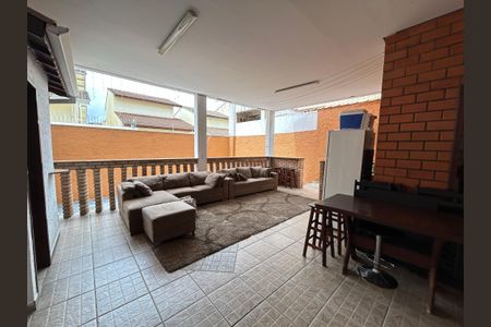 Casa à venda com 222m², 3 quartos e 4 vagasQuintal