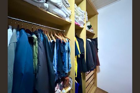 Casa à venda com 222m², 3 quartos e 4 vagasCloset da suíte