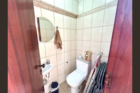 Casa à venda com 222m², 3 quartos e 4 vagasLavabo 2