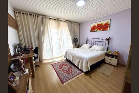 Casa à venda com 222m², 3 quartos e 4 vagasQuarto Suíte