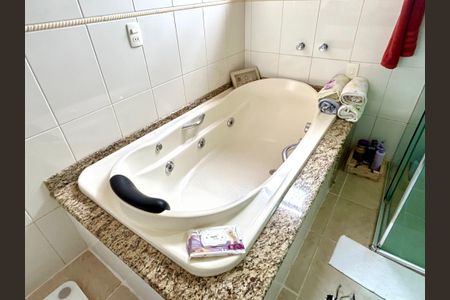 Casa à venda com 222m², 3 quartos e 4 vagasBanheiro da Suíte