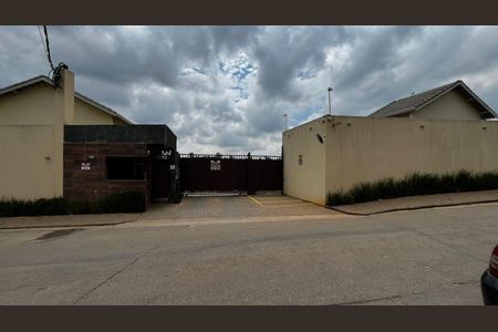 Casa de condomínio para alugar com 56m², 2 quartos e 2 vagas Casa de condomínio para alugar com 56m², 2 quartos e 2 vagasEntrada