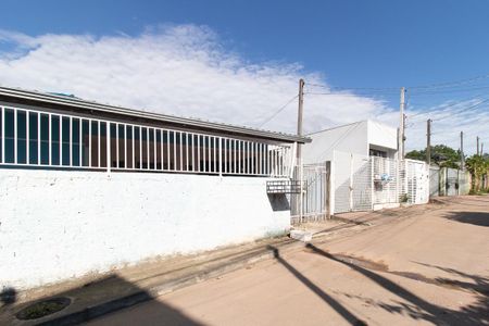 Casa para alugar com 17m², 2 quartos e 2 vagas Casa para alugar com 17m², 2 quartos e 2 vagasFachada