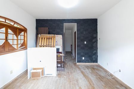 Sala de casa para alugar com 4 quartos, 200m² em Paciência, Rio de Janeiro