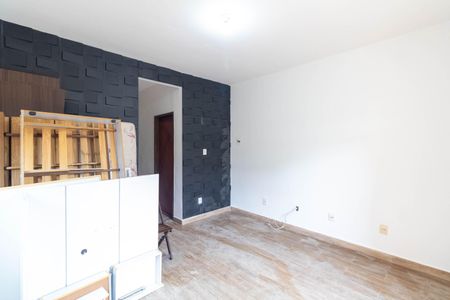 Sala de casa para alugar com 4 quartos, 200m² em Paciência, Rio de Janeiro