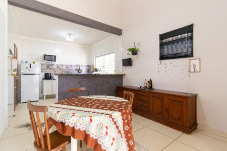 Casa à venda com 140m², 3 quartos e 3 vagas Casa à venda com 140m², 3 quartos e 3 vagasSala