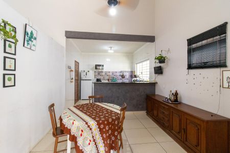 Casa à venda com 140m², 3 quartos e 3 vagas Casa à venda com 140m², 3 quartos e 3 vagasSala