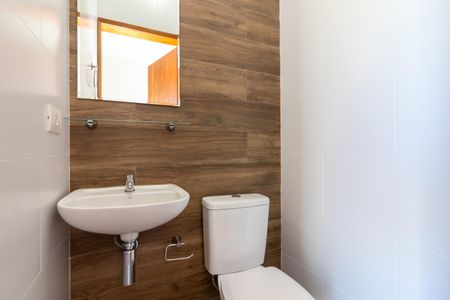 Casa para alugar com 55m², 3 quartos e sem vaga Casa para alugar com 55m², 3 quartos e sem vagaBanheiro da Suíte 2