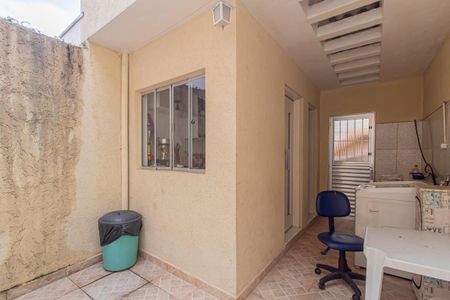 Casa para alugar com 300m², 2 quartos e 1 vaga Casa para alugar com 300m², 2 quartos e 1 vagaEdícula