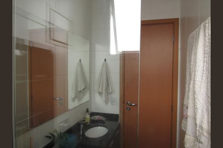 Apartamento à venda com 75m², 3 quartos e 2 vagasBanheiro 2