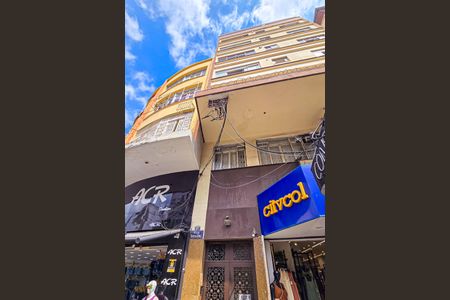 Studio para alugar com 32m², 1 quarto e sem vaga Studio para alugar com 32m², 1 quarto e sem vagaFachada