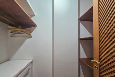 Apartamento para alugar com 126m², 3 quartos e 2 vagas Apartamento para alugar com 126m², 3 quartos e 2 vagascloset