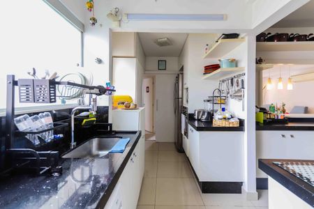 Apartamento à venda com 98m², 2 quartos e 1 vagaCozinha e Área de Serviço