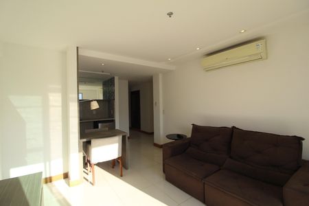 Sala de kitnet/studio para alugar com 1 quarto, 85m² em Jacarepaguá, Rio de Janeiro