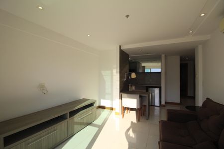 Sala de kitnet/studio para alugar com 1 quarto, 85m² em Jacarepaguá, Rio de Janeiro