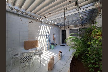Casa à venda com 120m², 2 quartos e 3 vagasQuintal