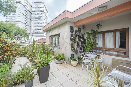 Casa para alugar com 582m², 4 quartos e 3 vagasQuintal