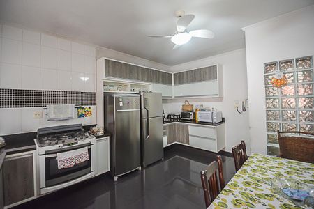 Casa para alugar com 582m², 4 quartos e 3 vagasCozinha 1