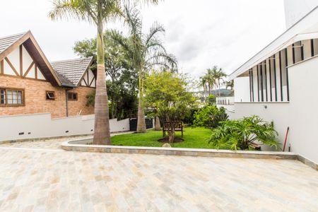 Apartamento à venda com 580m², 4 quartos e 6 vagas Apartamento à venda com 580m², 4 quartos e 6 vagasQuintal