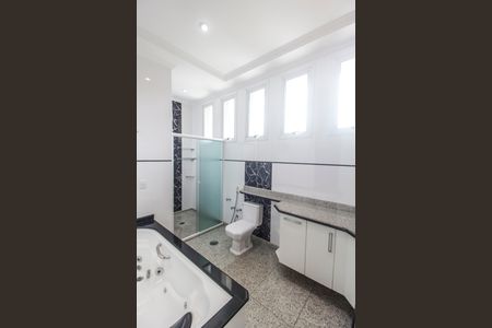 Apartamento à venda com 580m², 4 quartos e 6 vagas Apartamento à venda com 580m², 4 quartos e 6 vagasBanheiro da Suíte