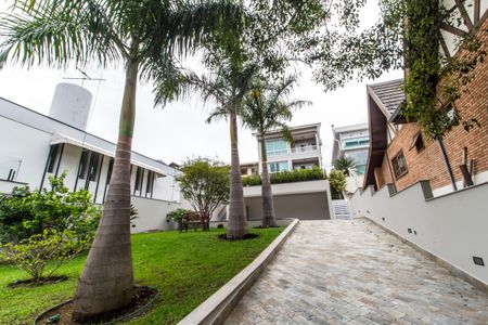 Apartamento à venda com 580m², 4 quartos e 6 vagas Apartamento à venda com 580m², 4 quartos e 6 vagasQuintal