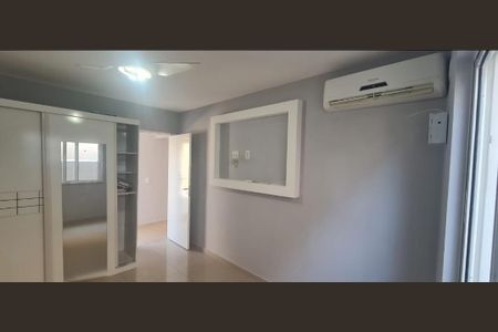 Casa de condomínio para alugar com 240m², 3 quartos e 2 vagasQuarto