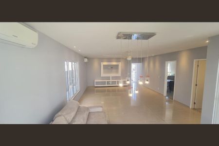 Sala de casa de condomínio para alugar com 3 quartos, 240m² em Itaipuaçu, Maricá