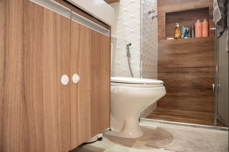 Apartamento à venda com 72m², 2 quartos e 2 vagasBanheiro da Suíte