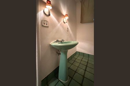 Apartamento para alugar com 162m², 3 quartos e sem vaga Apartamento para alugar com 162m², 3 quartos e sem vagaBanheiro Social 2