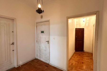 Apartamento para alugar com 162m², 3 quartos e sem vaga Apartamento para alugar com 162m², 3 quartos e sem vagaCorredor