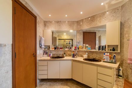 Apartamento à venda com 278m², 4 quartos e 3 vagasBanheiro do quarto 4 Suíte