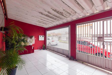 Casa à venda com 128m², 2 quartos e 3 vagas Casa à venda com 128m², 2 quartos e 3 vagasGaragem