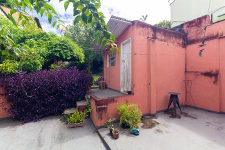 Casa à venda com 128m², 2 quartos e 3 vagas Casa à venda com 128m², 2 quartos e 3 vagasQuintal