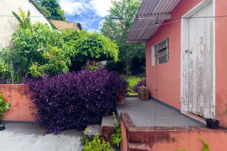 Casa à venda com 128m², 2 quartos e 3 vagas Casa à venda com 128m², 2 quartos e 3 vagasQuintal