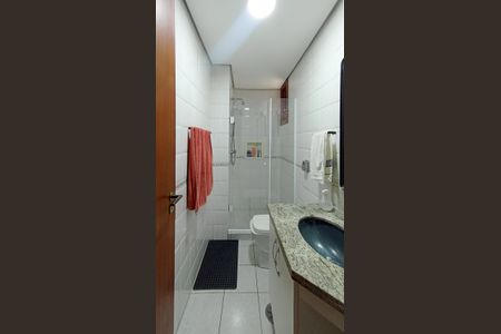 Banheiro  de apartamento à venda com 1 quarto, 43m² em Jardim Botânico, Porto Alegre