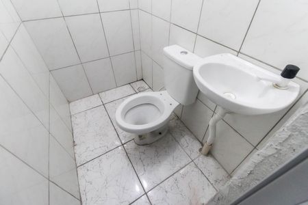 Banheiro de kitnet/studio para alugar com 1 quarto, 23m² em Itaquera, São Paulo