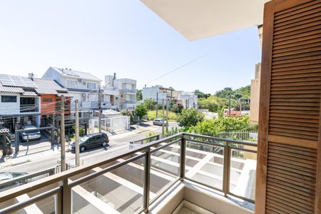 Sacada de casa à venda com 3 quartos, 137m² em Guarujá, Porto Alegre