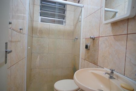 Banheiro  de apartamento para alugar com 1 quarto, 41m² em Passo D’areia, Porto Alegre