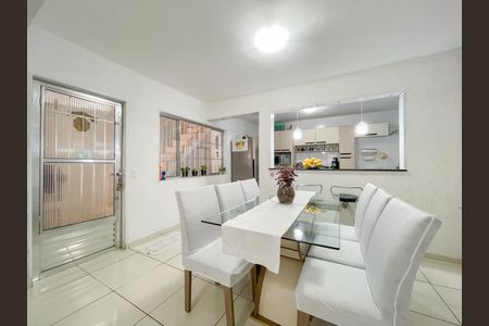 Casa à venda com 179m², 3 quartos e 1 vaga Casa à venda com 179m², 3 quartos e 1 vagaSala de Jantar