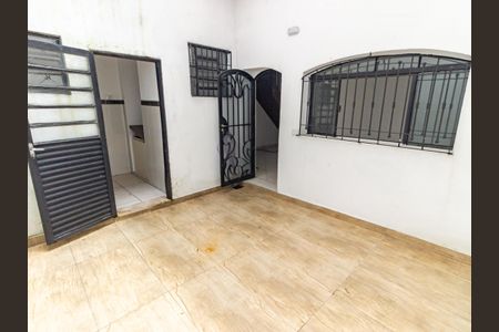 Casa à venda com 100m², 3 quartos e sem vaga Casa à venda com 100m², 3 quartos e sem vagaQuintal
