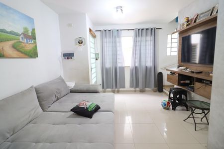 Sala de casa de condomínio à venda com 2 quartos, 66m² em Santa Maria, Osasco