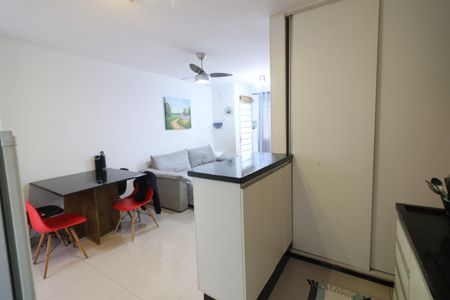 Casa de condomínio à venda com 66m², 2 quartos e 2 vagasCozinha