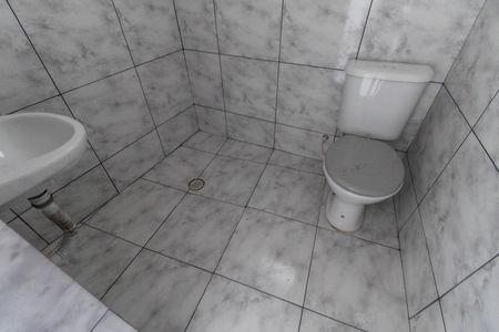 Banheiro de kitnet/studio para alugar com 1 quarto, 20m² em Parada Quinze de Novembro, São Paulo