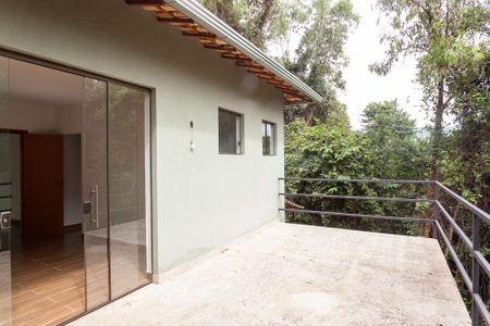Casa de condomínio à venda com 165m², 3 quartos e 1 vagavaranda suite 2