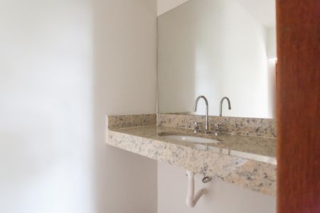 Casa de condomínio à venda com 165m², 3 quartos e 1 vagaBanheiro  suite 2