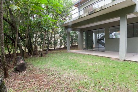 Casa de condomínio à venda com 165m², 3 quartos e 1 vagaQuintal