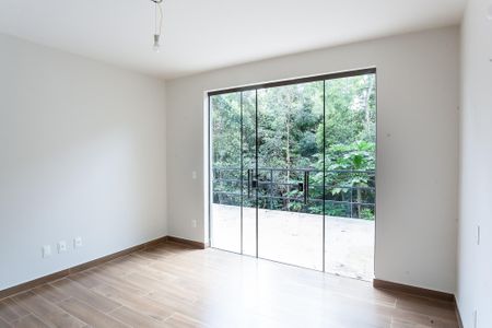 Casa de condomínio à venda com 165m², 3 quartos e 1 vagasuite 2