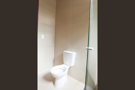 Casa de condomínio à venda com 165m², 3 quartos e 1 vagaBanheiro  suite 2