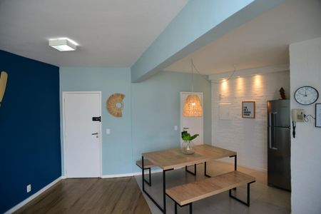 Sala de apartamento para alugar com 2 quartos, 90m² em Barra da Tijuca, Rio de Janeiro