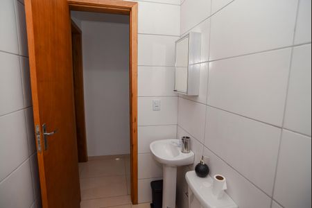 Banheiro de kitnet/studio para alugar com 1 quarto, 29m² em Jardim Algarve, Viamão